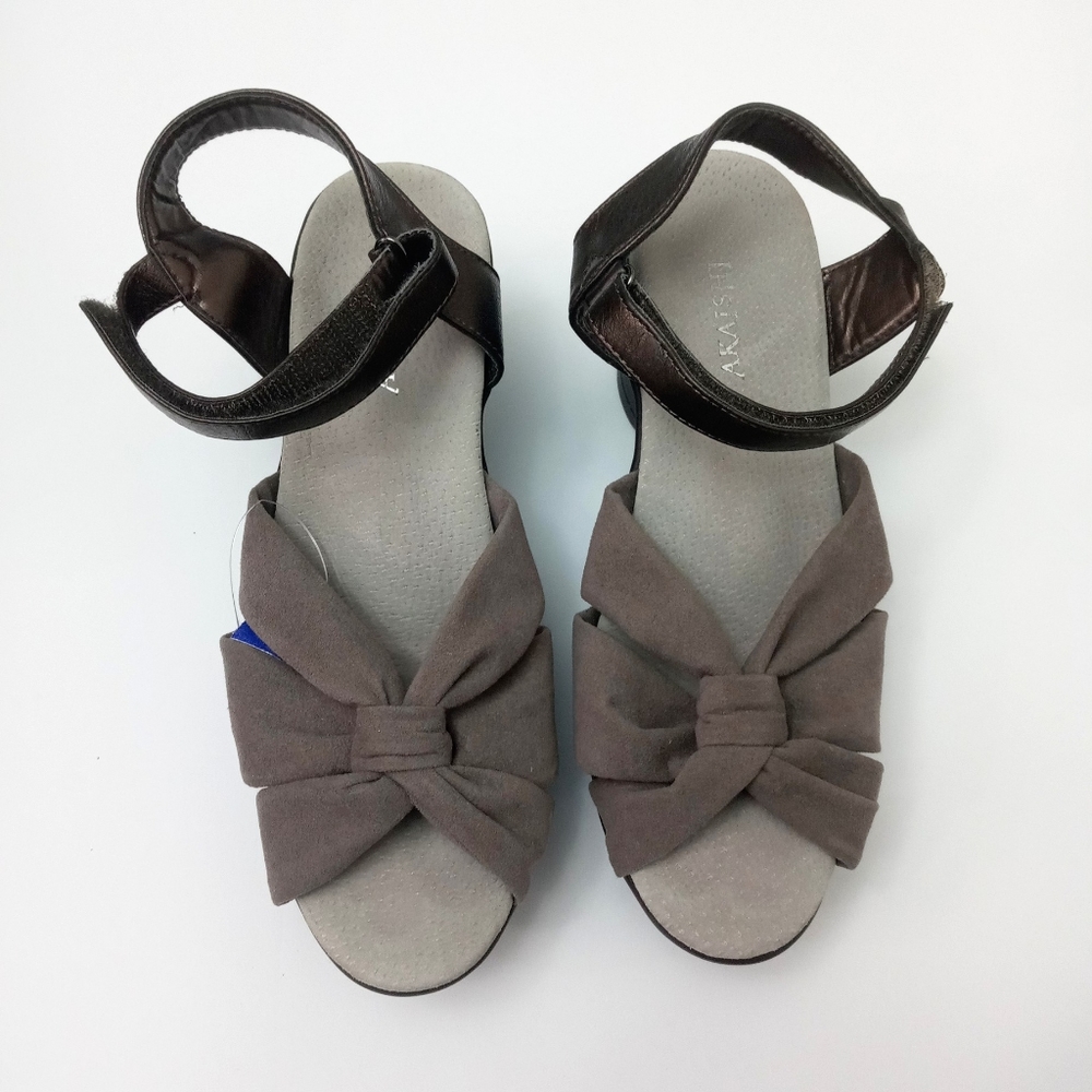 Akaishi Suede Taupe Gray 3" Heel Platform Sandals 7